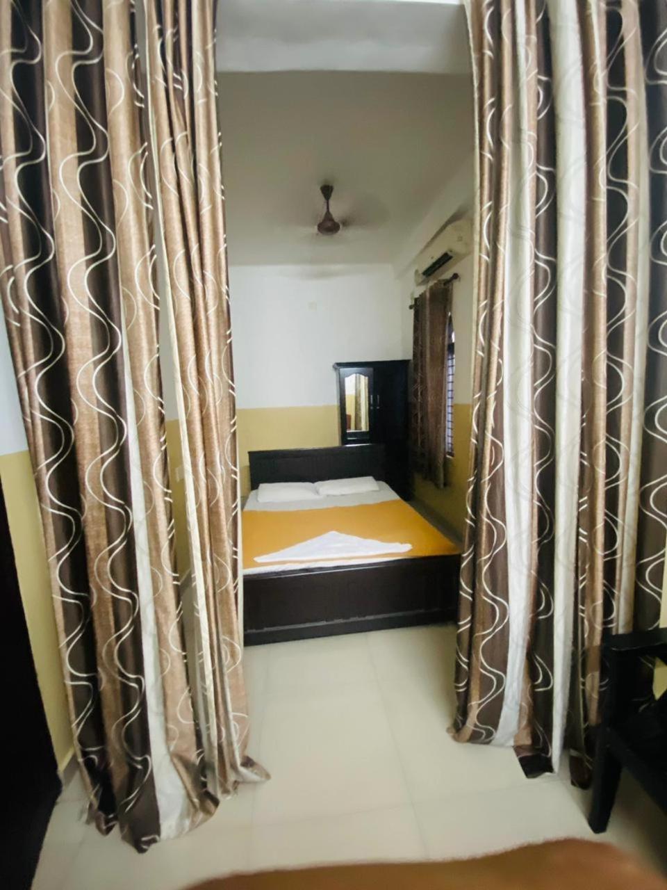 Hotel Lotus Grand Residency à Angādipuram Chambre photo
